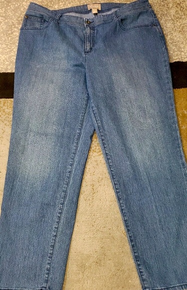 SALE! Chico's Ladies Jeans - Picture 4 of 7
